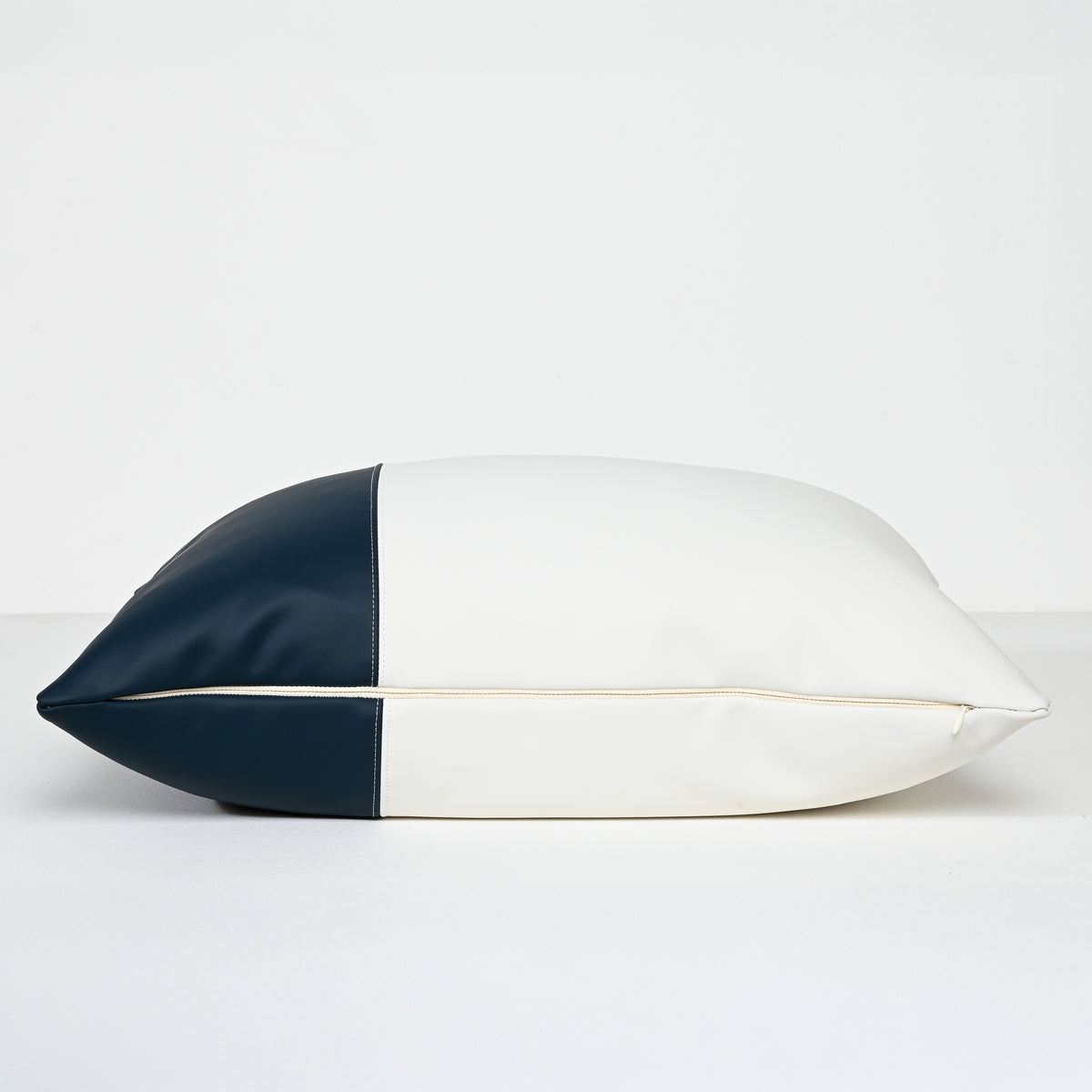 Nautical Smooth White - Vinyl Cushion - 40 X 60