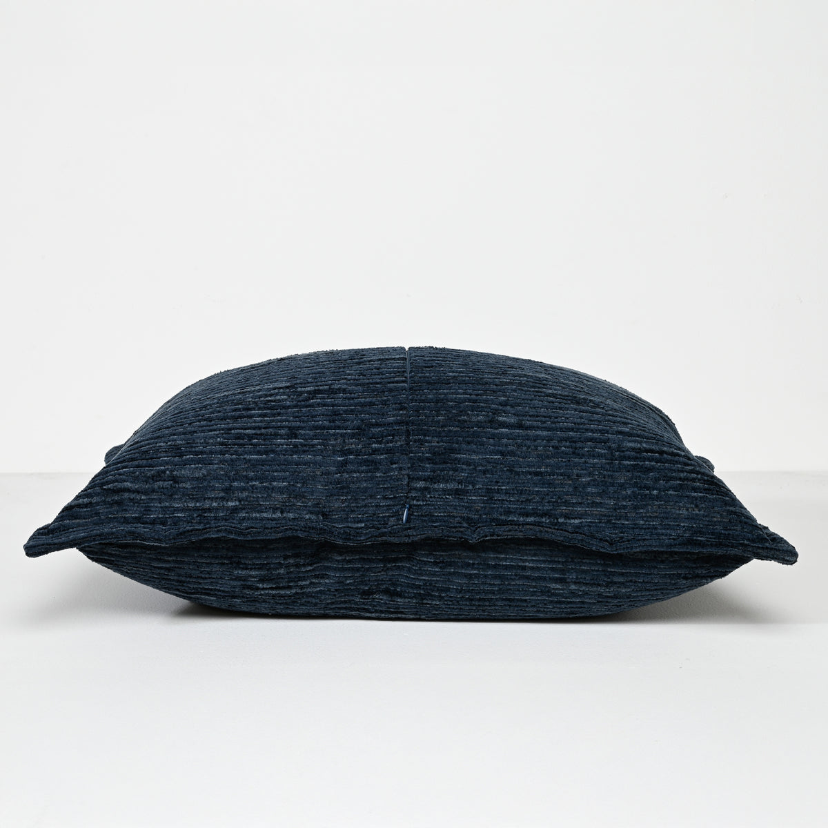 Ruffled Indigo - Fluweel Kussen - 40 X 60
