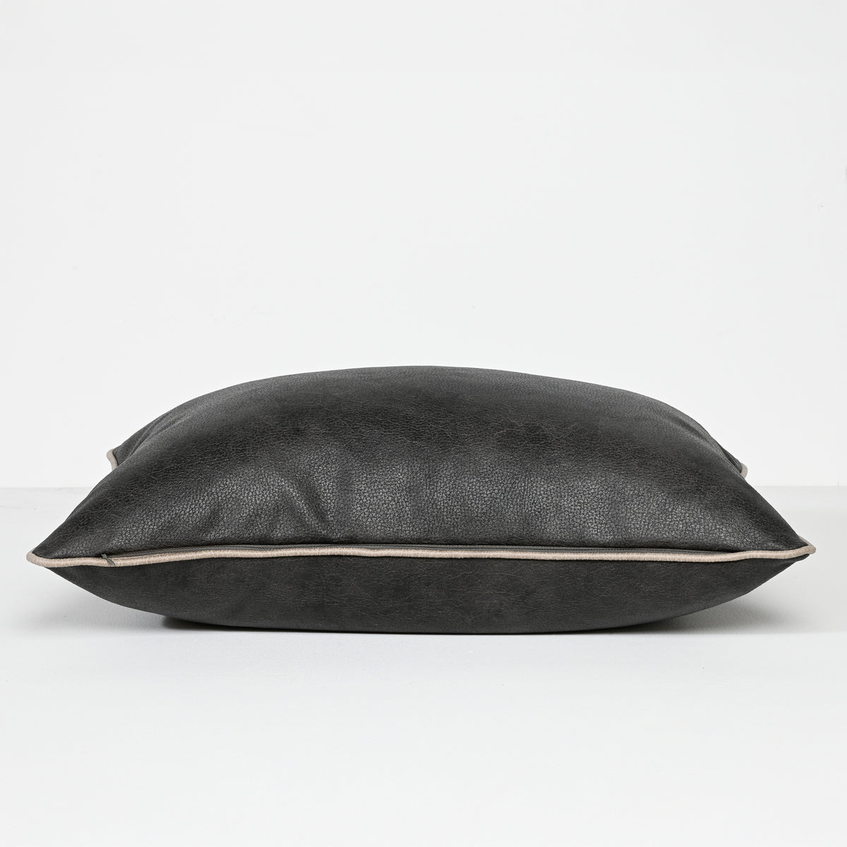 Art Leather Onyx - Vinyl Kussen - 40 X 60